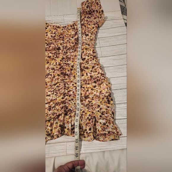 ASTR The Label Shirred Flutter Floral Yellow Chiffon Mini Dress Size Medium - Picture 9 of 13